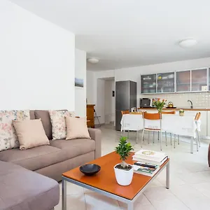Appartement Spacious 3-bedroom With Courtyard In - Perfect For Families, Tempio Pausania